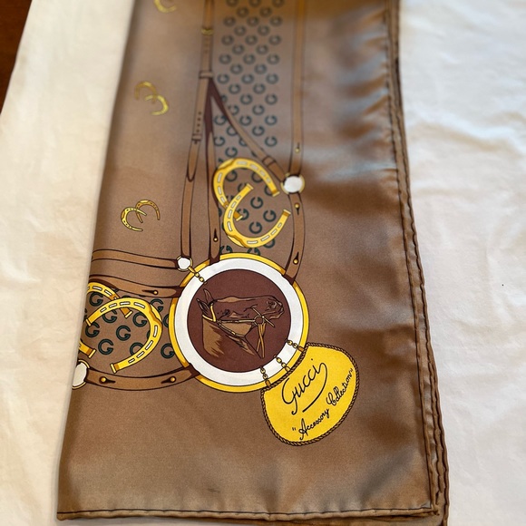 Gucci silk scarf - Picture 3 of 3